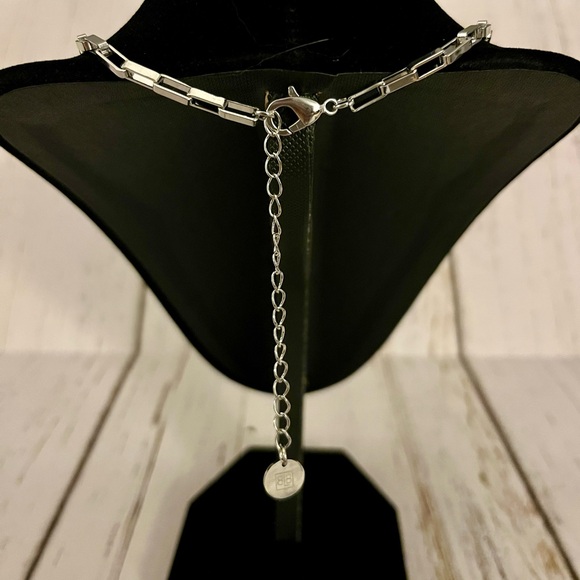 NWOT B.B. Lila Paperclip Boxchain Necklace With Medallions - Picture 2 of 3